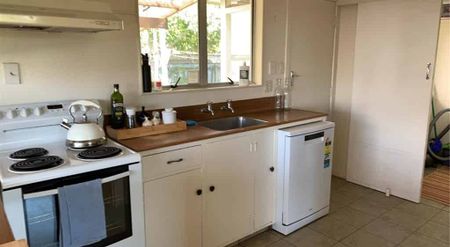 3 Bedroom home in Richmond - Photo 2