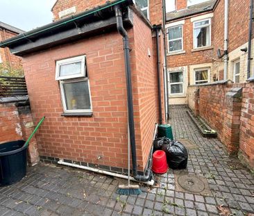3 bedroom terraced house to rent - Photo 4