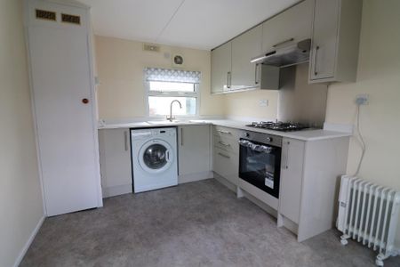 1 bedroom park home to rent - Photo 4