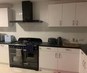 1 bedroom in a house share to rent - Photo 6