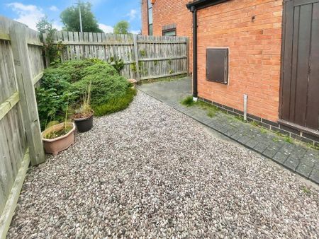 1 bedroom semi-detached house to rent - Photo 5