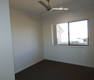 4 bedroom split level family home located in Coomera. - Photo 3