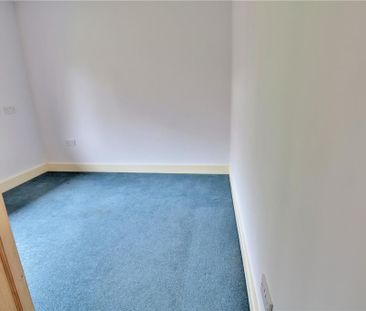 2 bedroom end of terrace house to rent - Photo 4