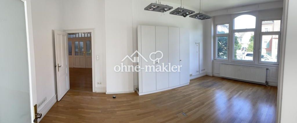 Helle Altbauwohnung mit Wintergarten - Foto 1