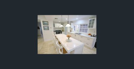 Stunning Low Maintenance Family Home - Photo 3