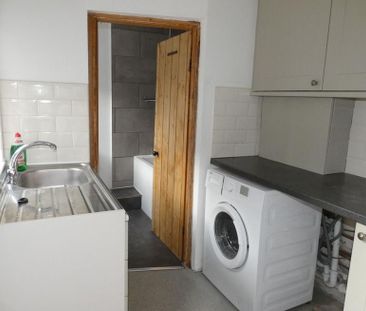 3 bedroom terraced house to rent - Photo 6