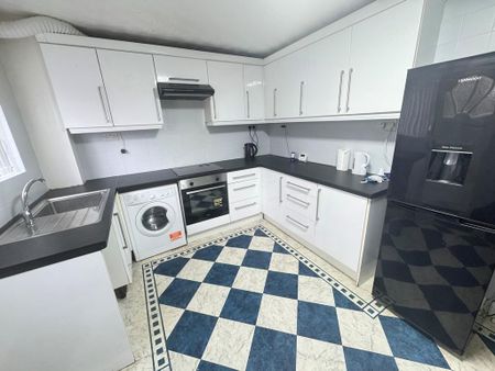 2 bedroom semi-detached house to rent - Photo 4