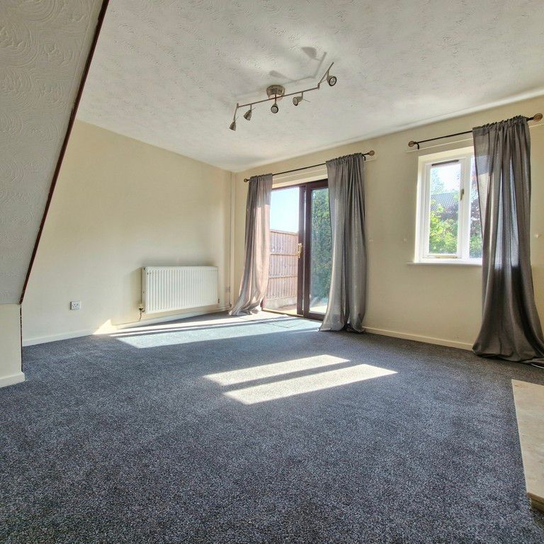 2 bedroom semi-detached to let - Photo 1