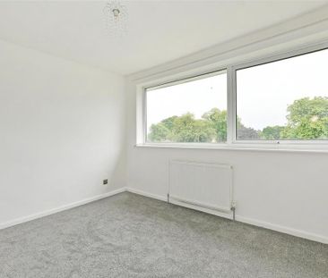 2 bedroom semi-detached house to rent - Photo 4