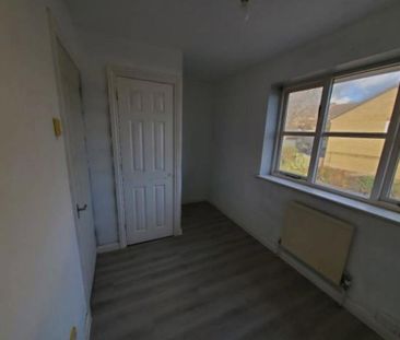 2 bedroom end of terrace house to rent - Photo 4