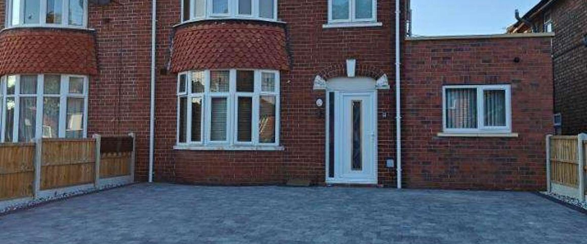 Cliff Gardens Room 1 - Photo 1