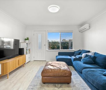 Coastal townhouse living, steps from the foreshore. - Photo 1
