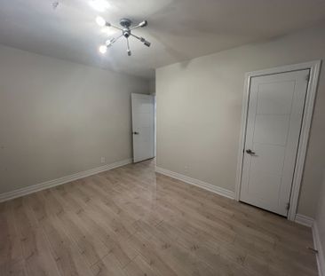 For Lease - 98 Thornton (Main Floor) Avenue, Bradford West Gwillimb... - Photo 5