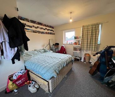 4 bedroom semi-detached house to rent - Photo 6