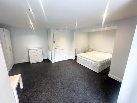 1 bedroom in a house share to rent - Photo 3