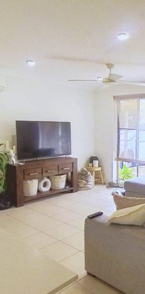 Three bedroom family home with large backyard - Photo 1