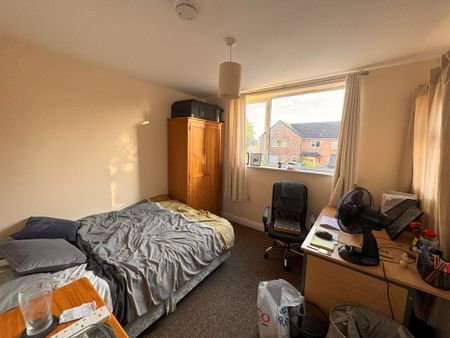 Burnholme Grove, Tang Hall - P1480 - Photo 2