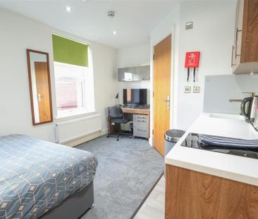 Studio to rent - Photo 1