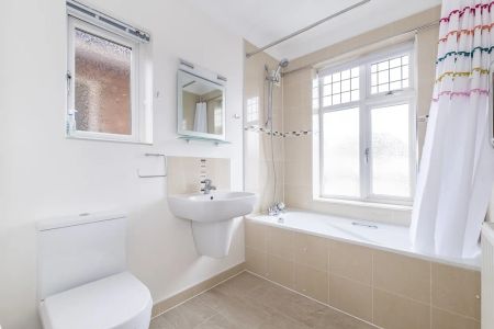1 bedroom semi-detached house to rent - Photo 4