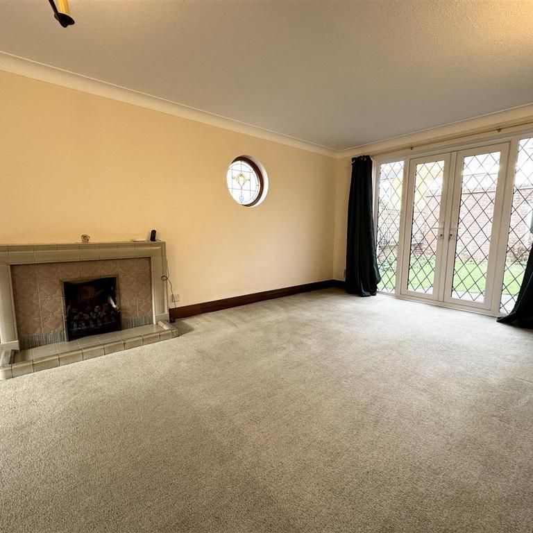 4 bedroom detached house to rent - Photo 1