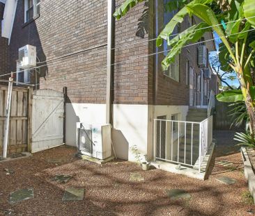 Spacious Split Level 3 Bedroom Townhouse In The Heart Of Ashfield - Photo 4