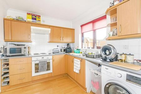 2 bedroom end of terrace house to rent - Photo 4