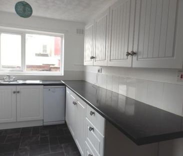 3 bedroom end of terrace house to rent - Photo 6