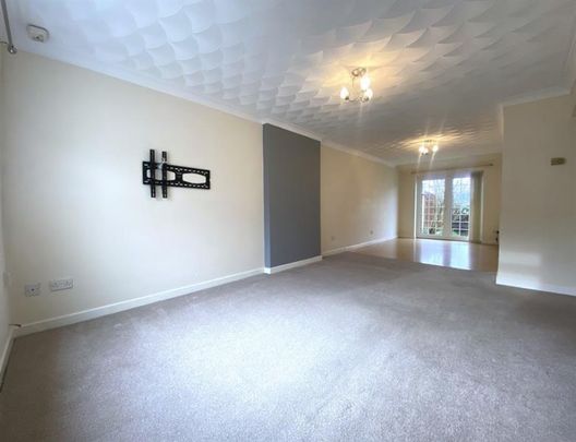 Francis Road, Frodsham - Photo 1