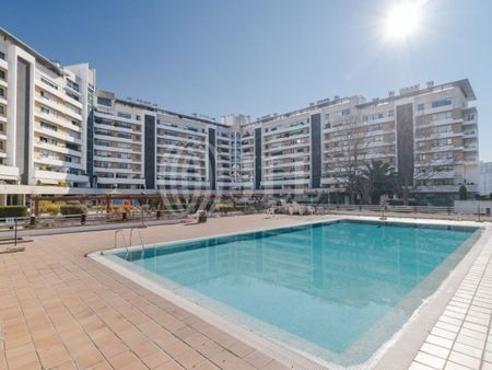 4 bedroom luxury Flat for rent in Laranjeiras, São Domingos de Benfica, Lisbon - Photo 5