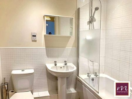 Barnshaw House, Coxhill Way, HP21 - Photo 4