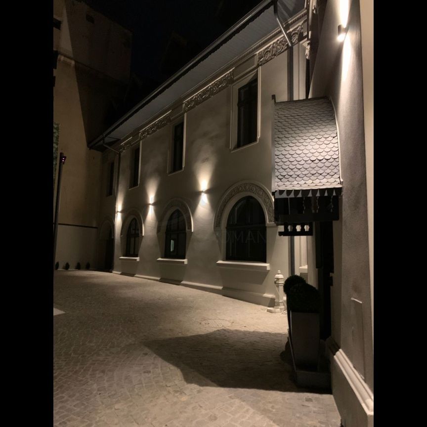 VILA SUPERBA - PIATA LAHOVARI - INCHIRIERE TOTALA SAU PARTIALA - Fotografie 1