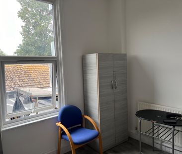 Room in a Shared Flat, London, E11 - Photo 1