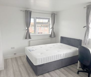 Room in a Shared House, Stothard Road, BS7 - Photo 5