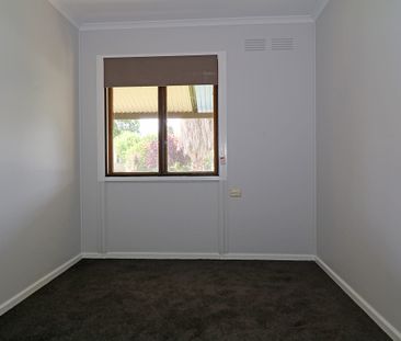 47 Chifley Crescent, Kooringal NSW 2650 - Photo 5