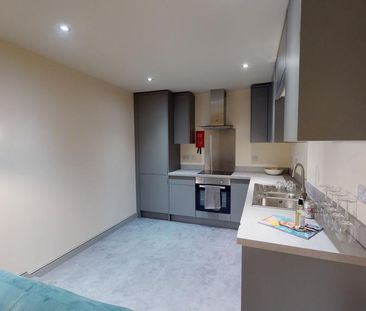 5 bedroom flat to rent - Photo 4