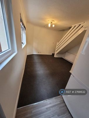 2 bedroom maisonette to rent - Photo 1