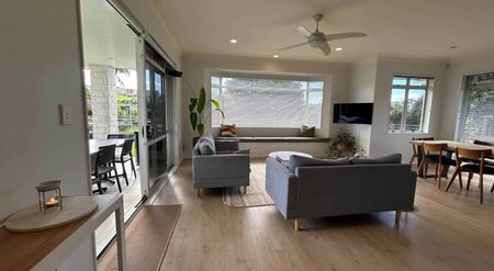 Spacious, Fully Furnished Family Home in Bethlehem - Photo 2