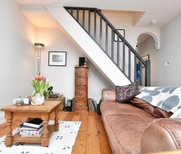 Offered to tenants looking for a short term tenancy of 6 months. Oc... - Photo 2