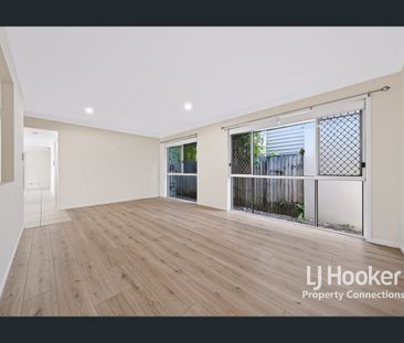 Spacious Family Home in the Heart of Mitchelton - Available Now! - Photo 2