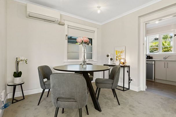 Historic Art Deco Apartment - Photo 1