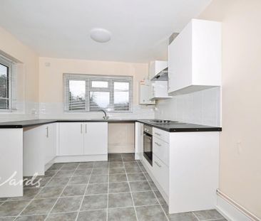 3 bedroom end of terrace house to rent - Photo 4