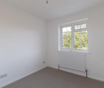 4 bedroom semi-detached house to rent - Photo 6