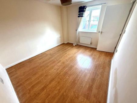 4 bedroom semi-detached house to rent - Photo 4