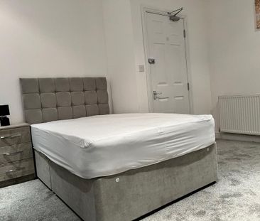 1 bedroom in a house share to rent - Photo 4