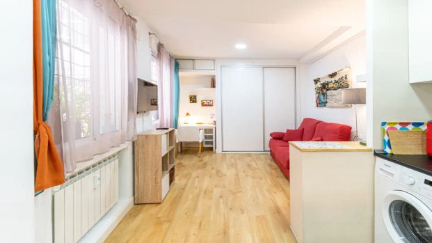 Cozy, practical and functional on Espejo Street - Photo 1