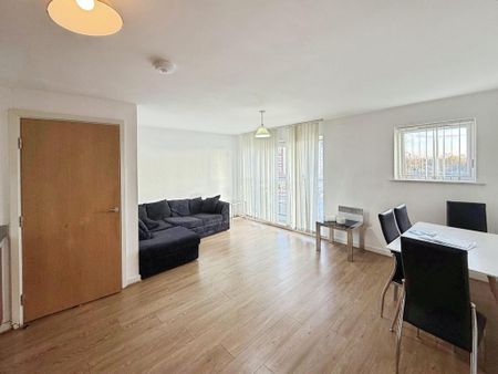 2 bedroom flat to rent - Photo 2