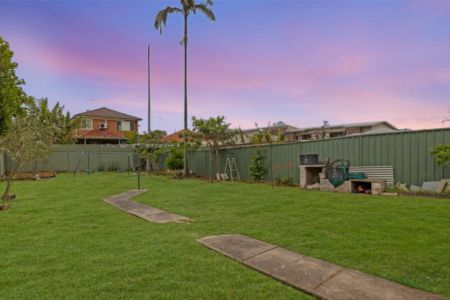 Well-Maintained 4-Bedroom Family Home - Photo 5