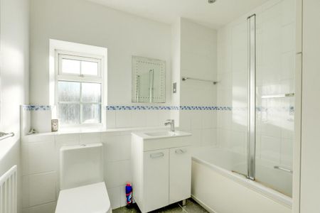 4 bedroom detached house to rent - Photo 3