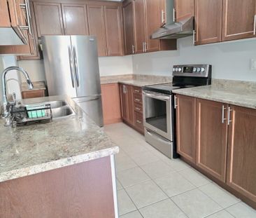 For Lease - 43 Yardley Crescent, Brampton, Ontario - Photo 2