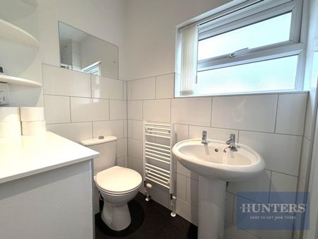 1 bedroom Flat To Let - Photo 5